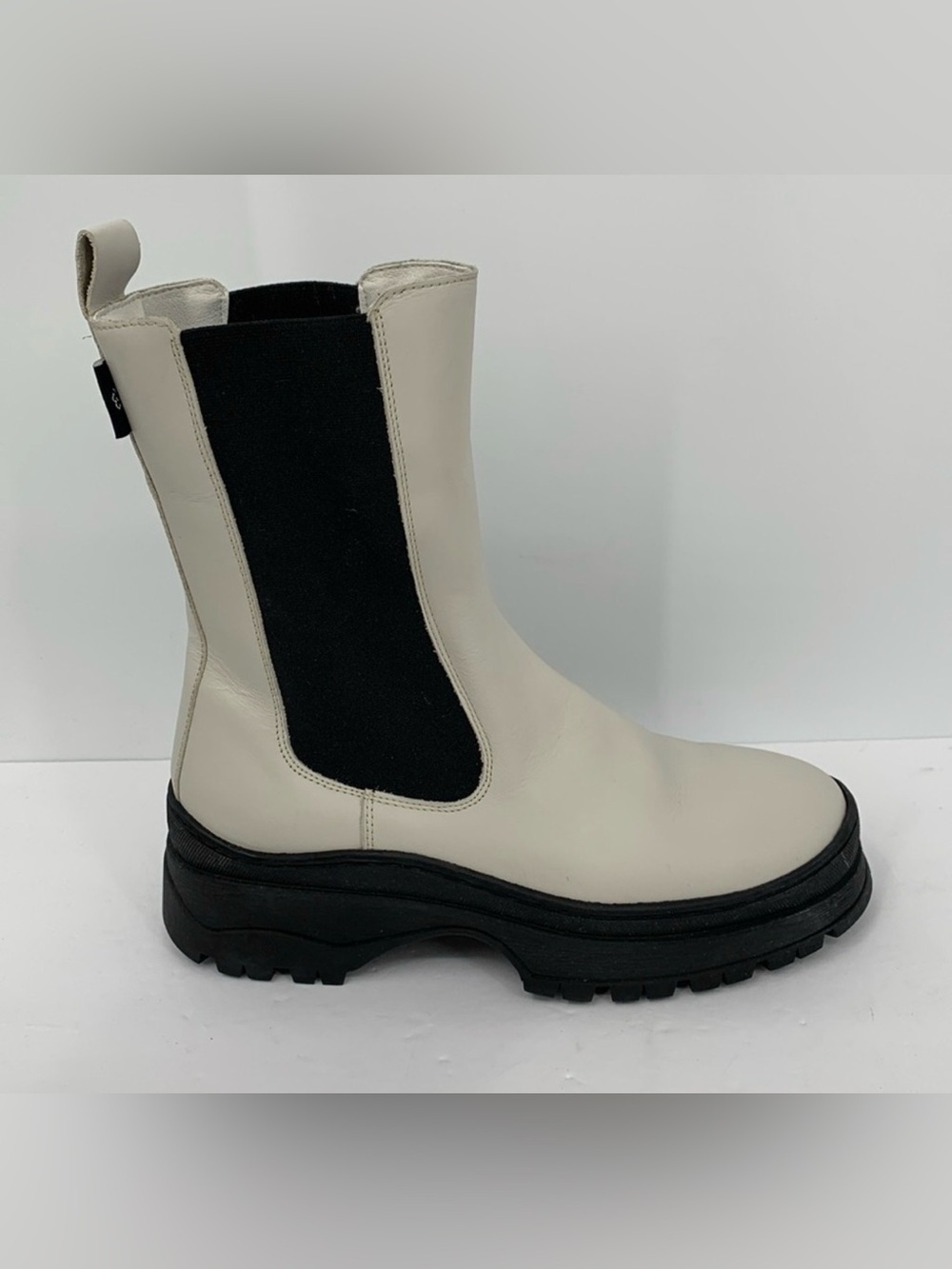 Ted Baker Lilianna Chunky Chelsea short boots cream shoe pull-on lug sole 9
